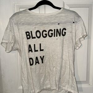 DISTRESSED GRAPHIC TSHIRT SIZE LARGE